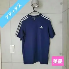 美品...アディダス..Tシャツ