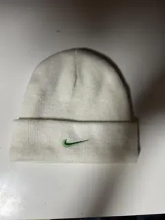 NIKE ニット帽 ビーニー ホワイト グリーン刺繍のサムネイル