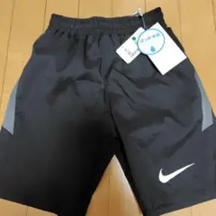 Nike キッズ　水着 ハーフパンツ　130サイズ