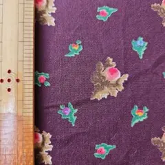 焦げ茶色の花柄綿生地