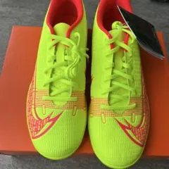Nike フットサルシューズ蛍光