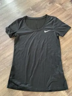 Nike ブラック 半袖 TシャツSMサイズヨガTシャツマラソンランニングに
