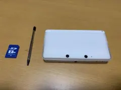 ニンテンドー3DS ホワイト 2GB SDカード 充電器付き