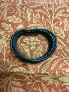 ブレスレット　編み込みデザイン 濃いブルー　フェイクレザー