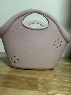 Crocs 花柄エンボス加工 ハンドバッグ ピンク