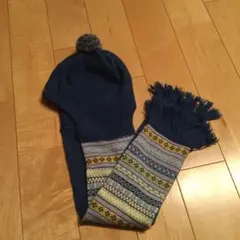 ファミリア マフラー付きニット帽