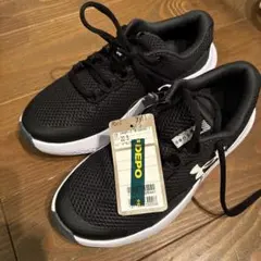 新品 スニーカー