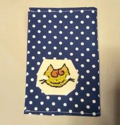 オリジナルキャラクター「牙ねこ」の刺繍付き文庫サイズ用ブックカバー
