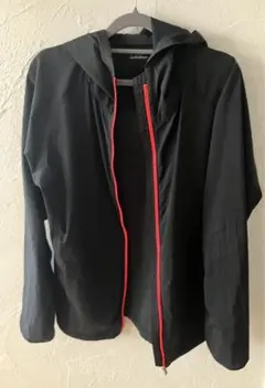 Under Armourウィンドブレーカー