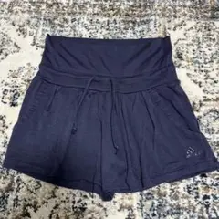 adidas アディダス　ショートパンツ　ヨガ　ランニング　エクササイズ