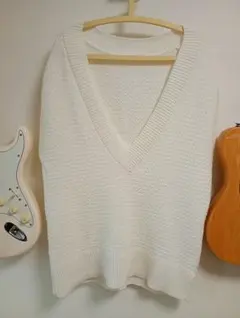 ホワイト Vネック ニットベスト