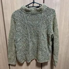 オリーブグリーン ケーブルニット セーター