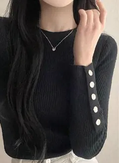 黒リブ編みニット 長袖 袖ボタン付き