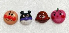 アンパンマン、バイキンマン、カレーパンマン、リンゴチャン4個のかわいいボタン