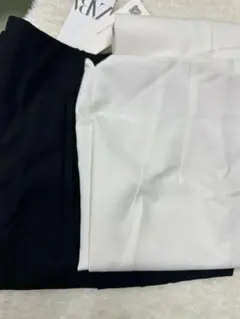 ZARA 黒と白のスラックス Sサイズ ハイウェスト　黒使用感あり値引きします