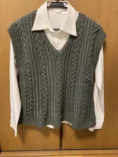 ケーブル編み Vネック ニットベスト