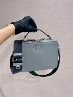 PRADA サフィアーノレザー ショルダーバッグのサムネイル