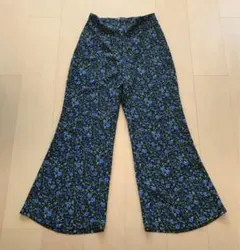 【美品】ZARA ブーツカットフレアパンツ　花柄　薔薇　S〜Mサイズ相当