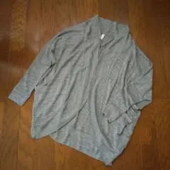 and it_ アンドイット グレー ドロップショルダー カーディガン ボレロ風