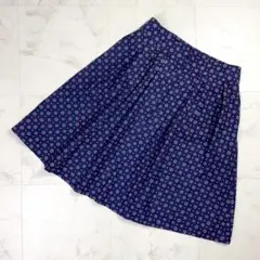 美品 OLD ENGLAND 総柄フレアスカート 紺 サイズ38*OD623のサムネイル