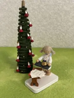 FRADE工房 羽根ペンを持った天使とクリスマスツリー - メルカリ