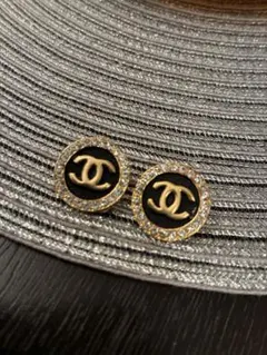 CHANEL クリスタルロゴイヤリング