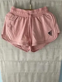 adidas ピンク ショートパンツ