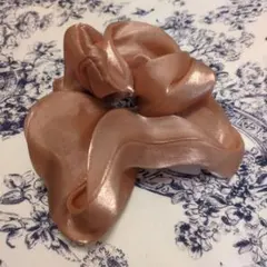 ピンク サテン シュシュ