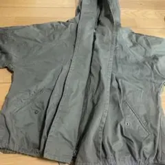 フード付きオリーブグリーンジャケット