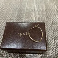 agete ゴールド フープピアス（右）