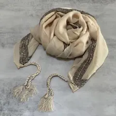 新品 訳あり ベージュ スパンコール タッセル付 薄手 正方形 春 ストール