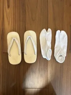 白い足袋と下駄のセット
