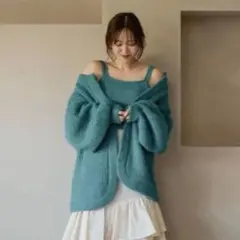 青いニットカーディガン 長袖