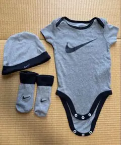 NIKE ナイキ　ベビー　ロンパース　0歳 70cmのサムネイル