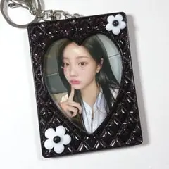 トレカ ケース デコ トレカキーホルダー レジン 花 キルティング 黒 ピンク