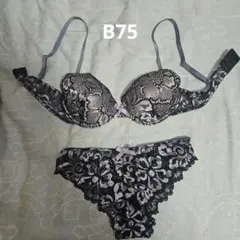 B75 黒と紫の花柄 サテンレースブラジャーショーツセット