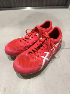 ASICS レッド スパイクシューズ