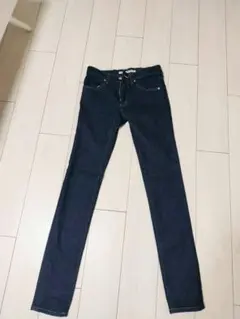 ほぼ新品　JOHN LAWRENCE SULLIVAN スキニーデニムパンツのサムネイル