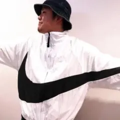 L 新品 ナイキ ナイロンジャケット スウッシュウーブンジャケット 白 黒