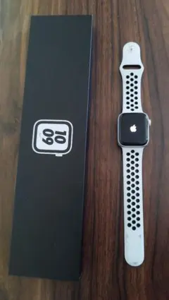 Apple Watch Nike SE 40mm ホワイト