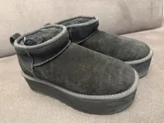 UGG ムートンブーツ 厚底 ブラックのサムネイル