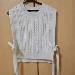 GU アイボリー ケーブルニットベスト