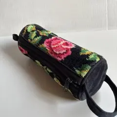 ホットマン　Hotman バラ刺繍の円筒形ポーチ