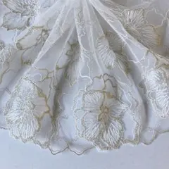 キラキラ金糸入りお花刺繍チュールレース　1m　N-325
