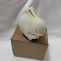 陶器製ウサギの置物（箱付き）