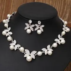 【アクセサリーセット】　ネックレス　ピアス　蝶　シルバー　結婚式　ドレス