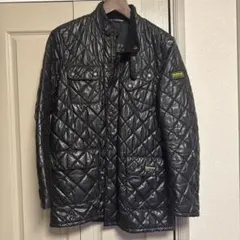 Barbour internationalブラック キルティングジャケットのサムネイル