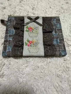 花柄刺繍 タイル模様 ポーチ