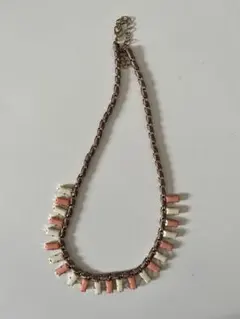 カジュアル　チェーン　ネックレス ピンクホワイト　ゴールド　アクセサリー