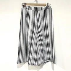 ガウチョパンツ【Ｍ〜Ｌ】ワイドクロップドパンツ　ストライプ　白✖️黒